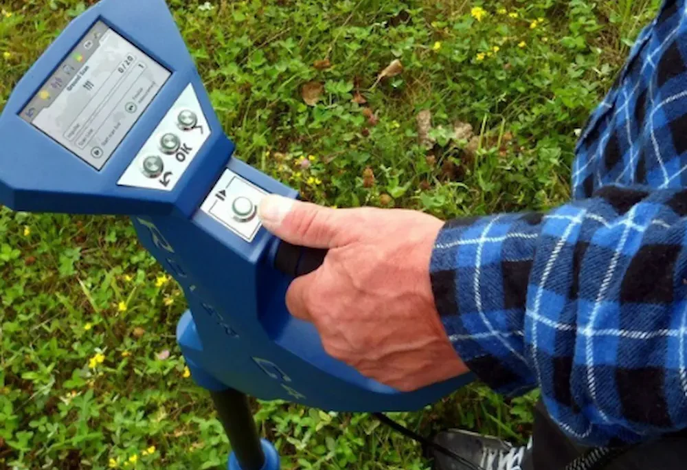 best gold detector for sale | Minelab Equinox 900 vs Nokta The Legend